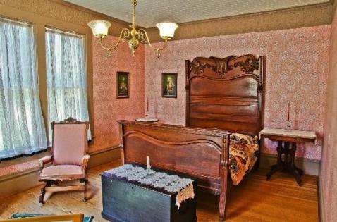 HughesUpstairsBedroom-1