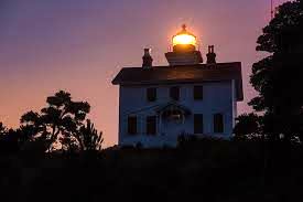YaquinaBayLighthouseAtSunset