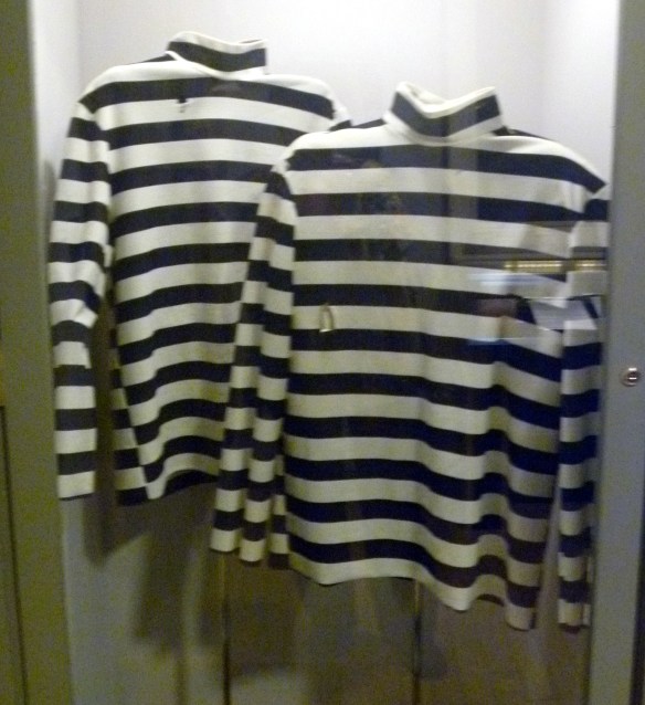 museum-strippedshirts